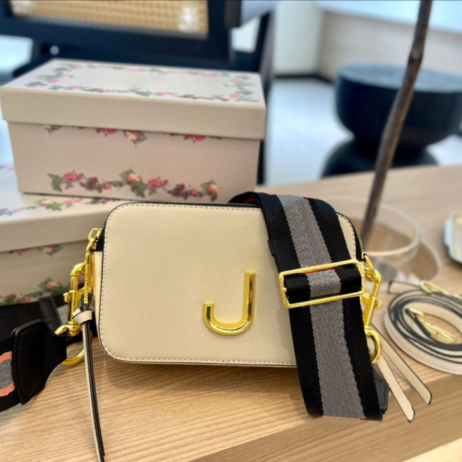 Designer diagonal bag 5A luxury cross body handbag Womens temperament street shot shoulder bag with hardware letters animal pattern, Select color
Designer diagonal bag 5A luxury cross body handbag Womens temperament street shot shoulder bag with hardware letters animal pattern, Select color