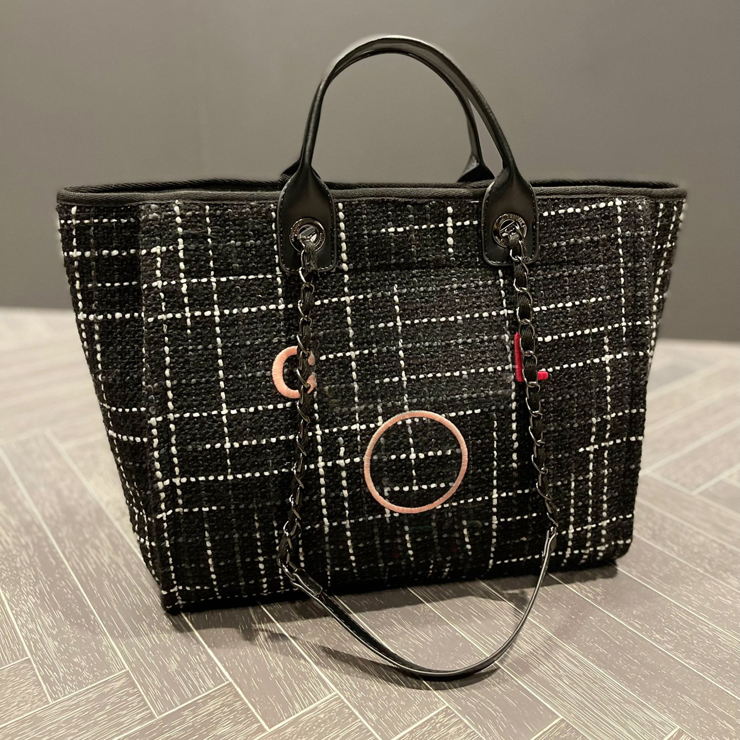 Beach bags Cloth bags 2023 Luxury Designer Brand Fashion Shoulder Handbags Quality Women Thread chains Bag Clutch Purse Cross body totes Artwork wallets, No bags
Beach bags Cloth bags 2023 Luxury Designer Brand Fashion Shoulder Handbags Quality Women Thread chains Bag Clutch Purse Cross body totes Artwork wallets, No bags