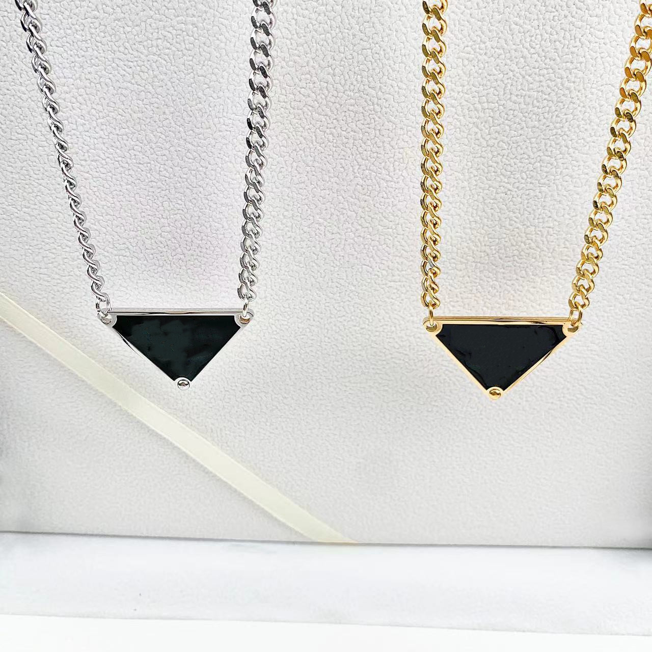 simple gold necklace for womenfashion jewelry trendy sliver plated chains designer charm pendant stainless steel dainty necklace luxury brand christmas gift
simple gold necklace for womenfashion jewelry trendy sliver plated chains designer charm pendant stainless steel dainty necklace luxury brand christmas gift