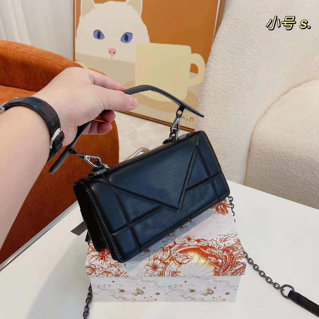 2022MONTAIGNE cannage chain bag shoulder messenger bag handbag luxury brand designer lambskin, No bag
2022MONTAIGNE cannage chain bag shoulder messenger bag handbag luxury brand designer lambskin, No bag