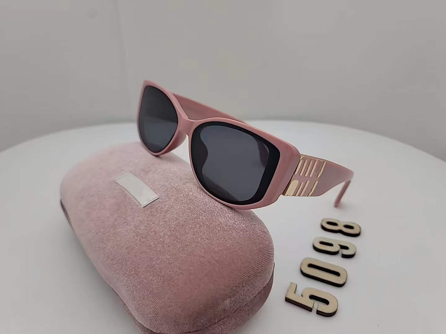 designer Sunglasses For men Women sunglasses Style Anti-Ultraviolet Retro Shield Lens Plate Square One-Piece Full Matte Frame Fashion Eyeglasses 5094
designer Sunglasses For men Women sunglasses Style Anti-Ultraviolet Retro Shield Lens Plate Square One-Piece Full Matte Frame Fashion Eyeglasses 5094