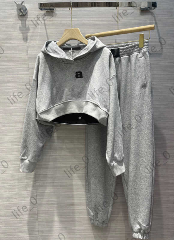 Brand Womens Two Piece Pants Lettered logo embroidery Lined small vest Fake two pieces hoodies Tops Elastic Waist Loose Trousers Fashionable Women Tracksuits 1970, 12
Brand Womens Two Piece Pants Lettered logo embroidery Lined small vest Fake two pieces hoodies Tops Elastic Waist Loose Trousers Fashionable Women Tracksuits 1970, 12