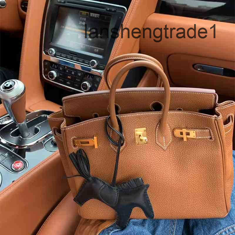 Designer Luxurys High Quality Bag Hemes Cowhide Berkin For Womens Handmade Wallet Fashion Letters H Togo Handbags Kely Purse Leather Black 25 35 The Totes Bags Y98Q
Designer Luxurys High Quality Bag Hemes Cowhide Berkin For Womens Handmade Wallet Fashion Letters H Togo Handbags Kely Purse Leather Black 25 35 The Totes Bags Y98Q