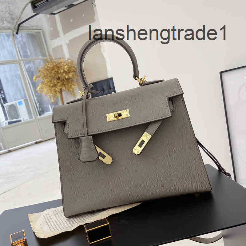 Designer Luxurys High Quality Bag Hemes Cowhide Berkin For Womens Handmade Wallet Fashion Letters H Togo Handbags Kely Purse Leather Black 25 35 The Totes Bags LIO8
Designer Luxurys High Quality Bag Hemes Cowhide Berkin For Womens Handmade Wallet Fashion Letters H Togo Handbags Kely Purse Leather Black 25 35 The Totes Bags LIO8