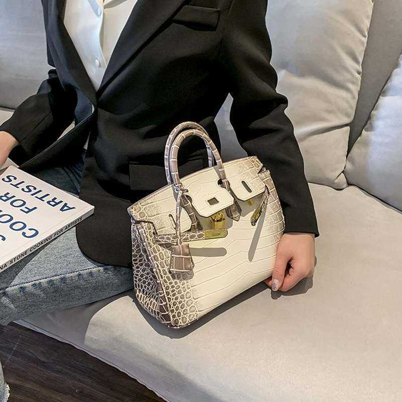 Designers Handbags Birkin Designer Bags Large Capacity 2021 New Fashion Himalayan White Women's Messenger Shoulder Handbag Ayw Classical Larger
Designers Handbags Birkin Designer Bags Large Capacity 2021 New Fashion Himalayan White Women's Messenger Shoulder Handbag Ayw Classical Larger