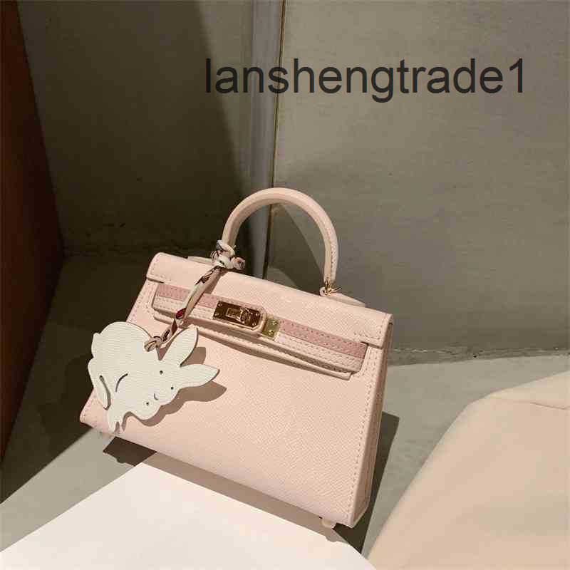 Designer Luxurys High Quality Bag Hemes Cowhide Berkin For Womens Handmade Wallet Fashion Letters H Togo Handbags Kely Purse Leather Black 25 35 The Totes Bags 4HTW, Pink trumpet
Designer Luxurys High Quality Bag Hemes Cowhide Berkin For Womens Handmade Wallet Fashion Letters H Togo Handbags Kely Purse Leather Black 25 35 The Totes Bags 4HTW, Pink trumpet