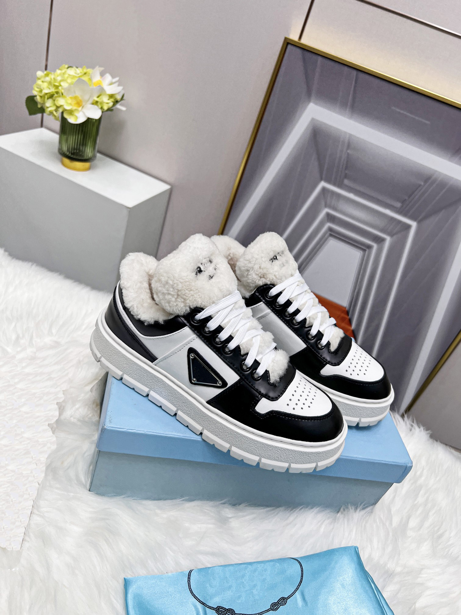 womens Casual Sports shoes Travel fashion white black women lace-up sneaker 100% leather cloth gym Thick soled shoe designer platform lady sneakers size 35-41 With box, Red
womens Casual Sports shoes Travel fashion white black women lace-up sneaker 100% leather cloth gym Thick soled shoe designer platform lady sneakers size 35-41 With box, Red