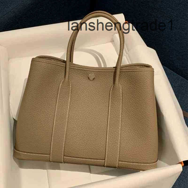 Designer Luxurys High Quality Bag Hemes Cowhide Berkin For Womens Handmade Wallet Fashion Letters H Togo Handbags Kely Purse Leather Black 25 35 The Totes Bags FQ0R
Designer Luxurys High Quality Bag Hemes Cowhide Berkin For Womens Handmade Wallet Fashion Letters H Togo Handbags Kely Purse Leather Black 25 35 The Totes Bags FQ0R