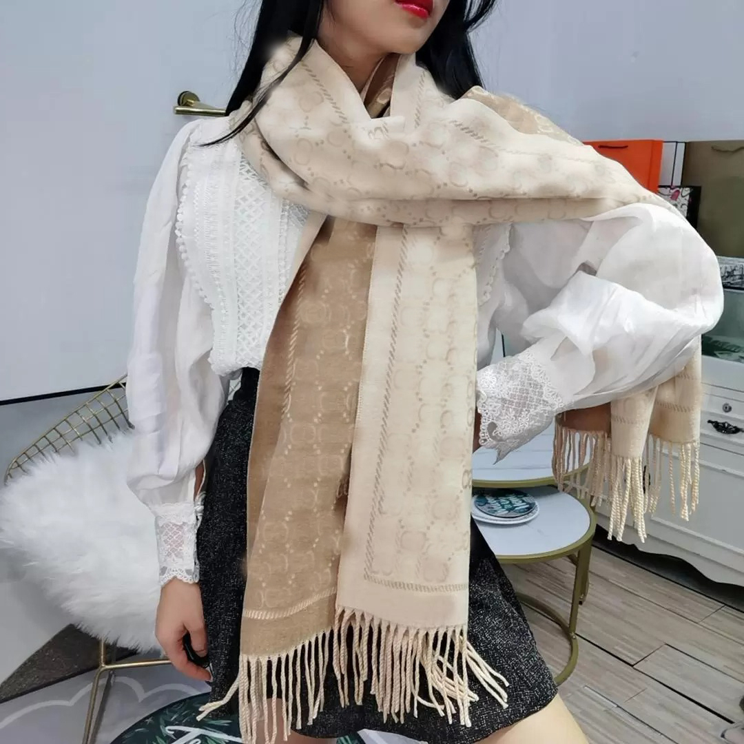 Winter luxury fashion designer scarf womens cashmere scarves full letter printed sciarpa schal scarfs echarpe scarfes soft touch warm wraps long shawls schal
Winter luxury fashion designer scarf womens cashmere scarves full letter printed sciarpa schal scarfs echarpe scarfes soft touch warm wraps long shawls schal