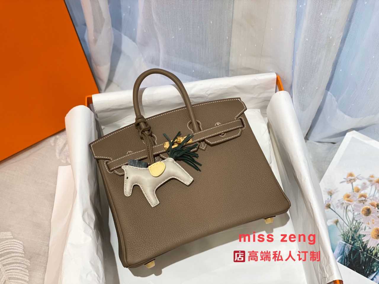 Designers Handbags Birkin Designer Bags Hand Sewn Togo Calfskin Handbag Lock Catch Women's Top Layer Lychee Pattern Multi Color Large Capacity Ayw Classical Larger, Elephant grey 25 (please note gold and s
Designers Handbags Birkin Designer Bags Hand Sewn Togo Calfskin Handbag Lock Catch Women's Top Layer Lychee Pattern Multi Color Large Capacity Ayw Classical Larger, Elephant grey 25 (please note gold and s