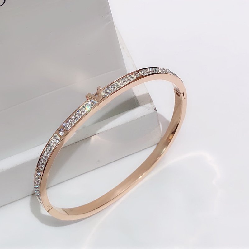 2023 Designer Bangles Luxury Bracelets Europe America Fashion Style Women Bangle Crystal 18K Rose Gold Plated Stainless steel Wedding Love Gift Jewelry
2023 Designer Bangles Luxury Bracelets Europe America Fashion Style Women Bangle Crystal 18K Rose Gold Plated Stainless steel Wedding Love Gift Jewelry