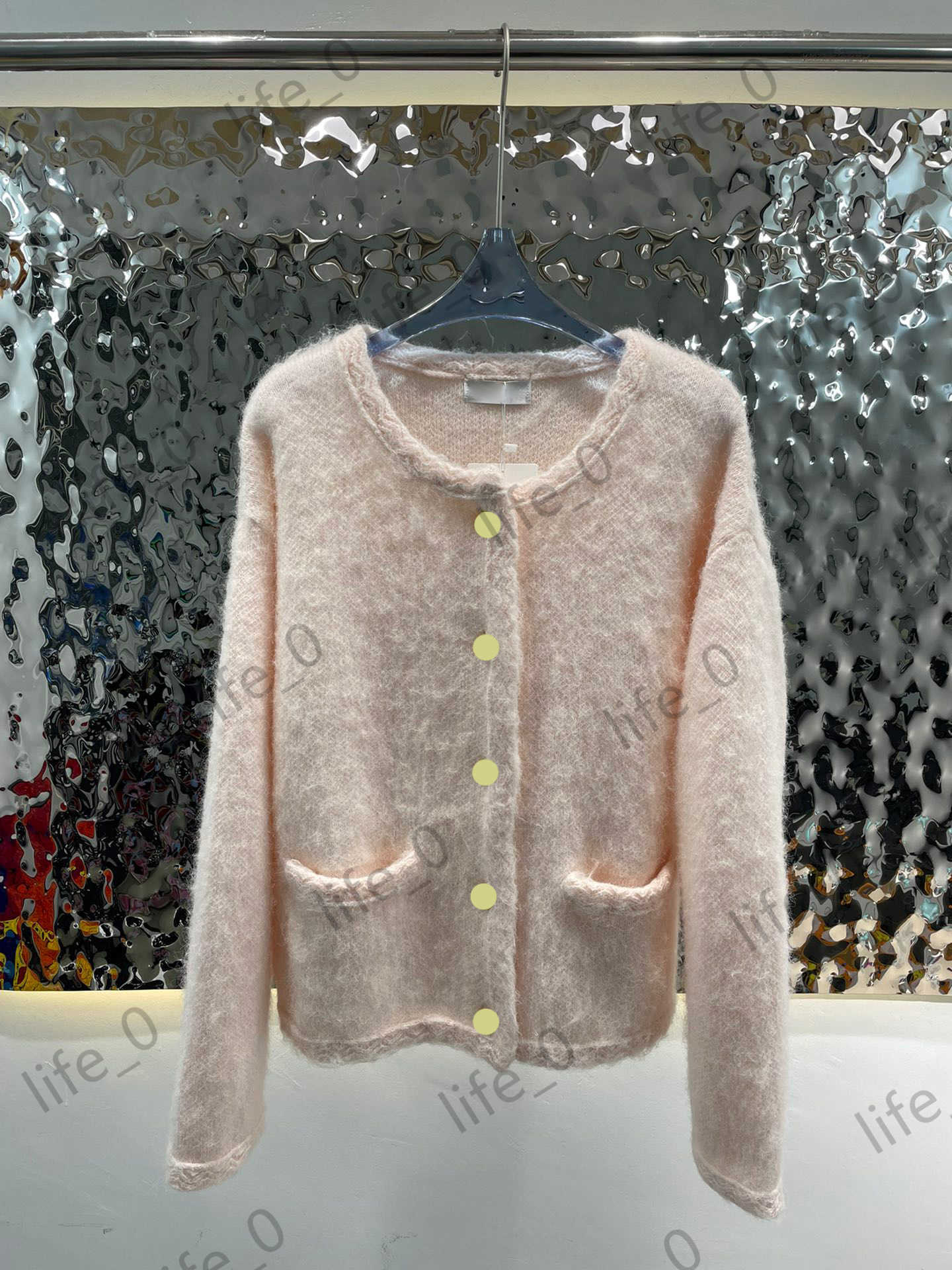 Fashion Womens Sweater Gentle and ladylike style Tops Round neck single button pocket Long Sleeve Knitwear Warm Brand Designer Cardigan 2 Colors
Fashion Womens Sweater Gentle and ladylike style Tops Round neck single button pocket Long Sleeve Knitwear Warm Brand Designer Cardigan 2 Colors