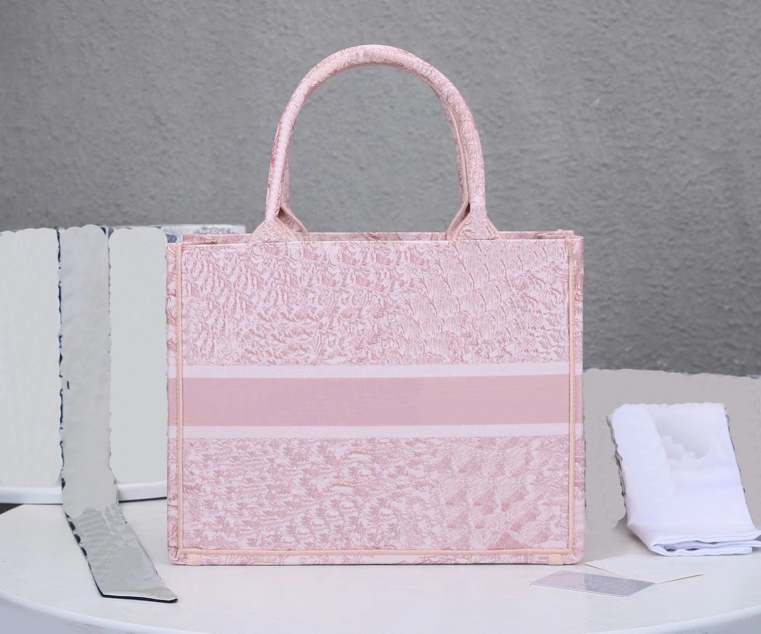 Classic designer lady shopping bag luxury handbag multicolor fashion print embroidery high quality portable shoulder bag aaaaahh, 2s
Classic designer lady shopping bag luxury handbag multicolor fashion print embroidery high quality portable shoulder bag aaaaahh, 2s