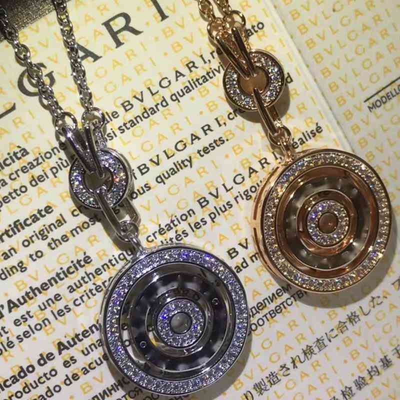 High Quality Designer Jewelry men women Chain Necklace Bvlg Three Rings Full Diamond Pendant Necklaces Fashion Valentine's Day Gift
High Quality Designer Jewelry men women Chain Necklace Bvlg Three Rings Full Diamond Pendant Necklaces Fashion Valentine's Day Gift