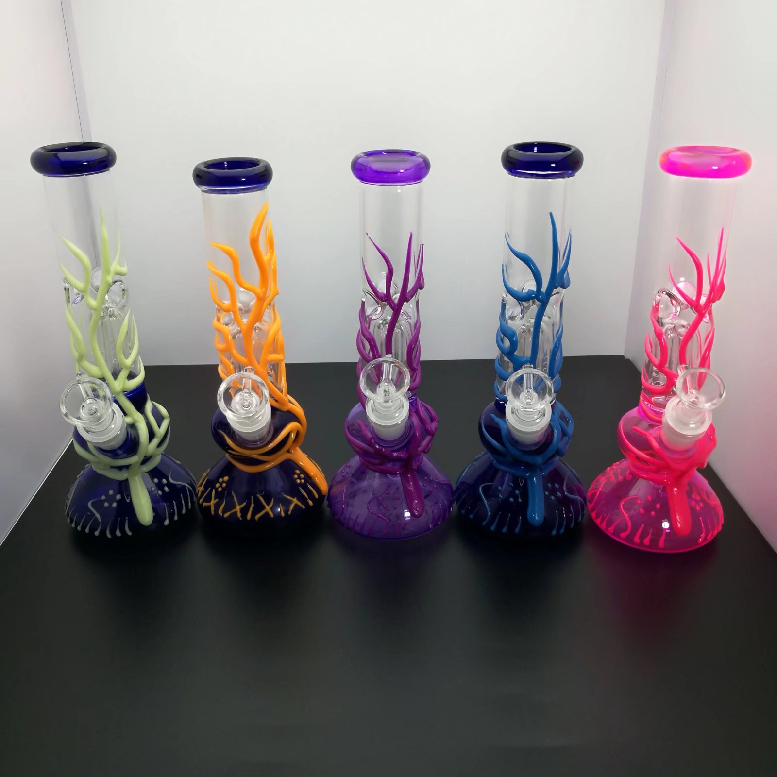 Glass Pipes Smoking Manufacture Hand-blown hookah Luminous colored glass thickened bongs
Glass Pipes Smoking Manufacture Hand-blown hookah Luminous colored glass thickened bongs
