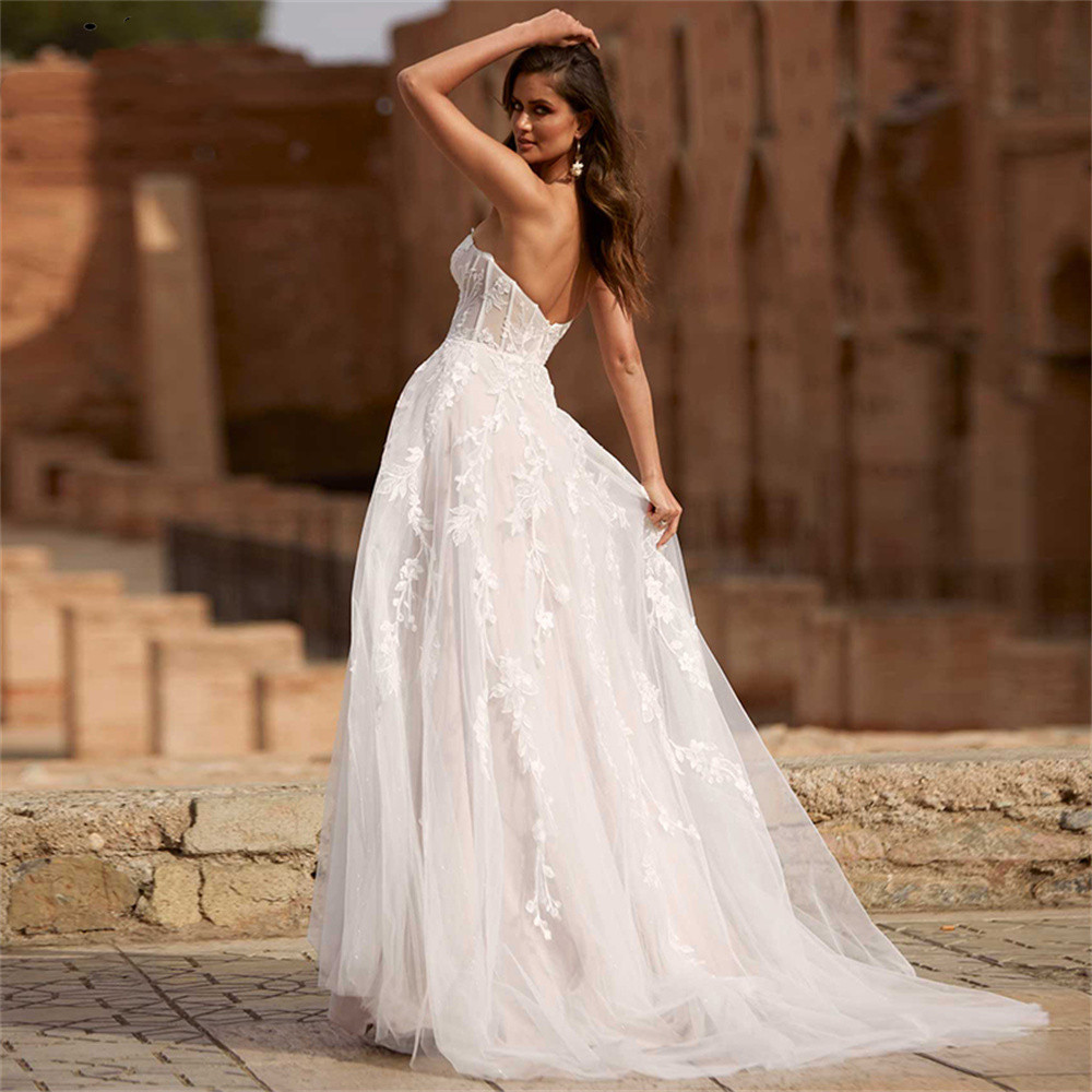 Sexy A-Line Wedding Dresses Sleeveless Strapless Sweetheart Hollow Lace Appliques Sequins Sweep Floor Length Backless Plus Size Boho Wedding Gowns Plu