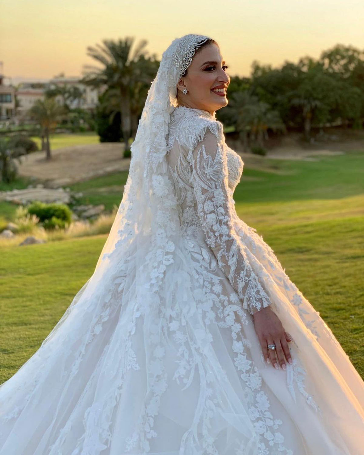 Muslim Ball Gown Wedding Dress High Neck 3D Floral Appliques Beads Long Sleeve Bridal Gowns Puffy Custom Made robe de soiree