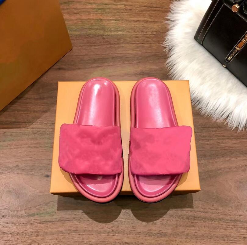 Womens Embossing Slippers Designers Pool Pillow Flats Sandals Fashion Lady New Slippers Leisure beach Shoes Leather Outdoor Sandal Slides, Not sent separately
Womens Embossing Slippers Designers Pool Pillow Flats Sandals Fashion Lady New Slippers Leisure beach Shoes Leather Outdoor Sandal Slides, Not sent separately