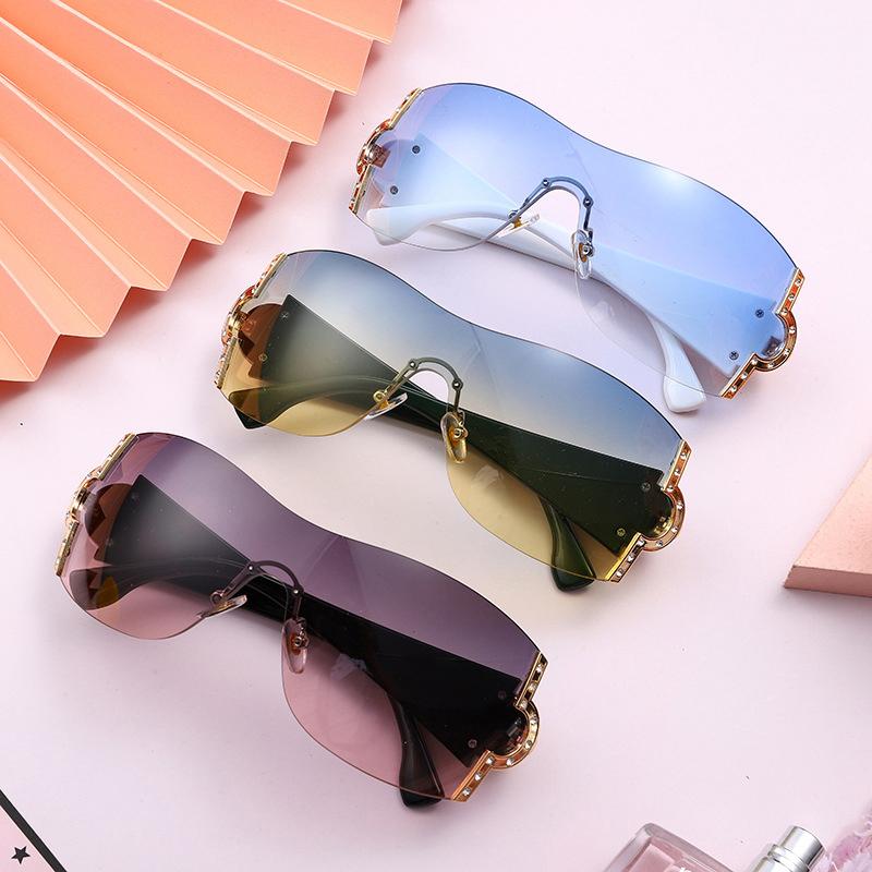 Sunglasses One Piece Oversized Women Designer Wrap Around Sun Glasses Men UV400 Fashion Eyewear ShadesSunglassesSunglasses
Sunglasses One Piece Oversized Women Designer Wrap Around Sun Glasses Men UV400 Fashion Eyewear ShadesSunglassesSunglasses