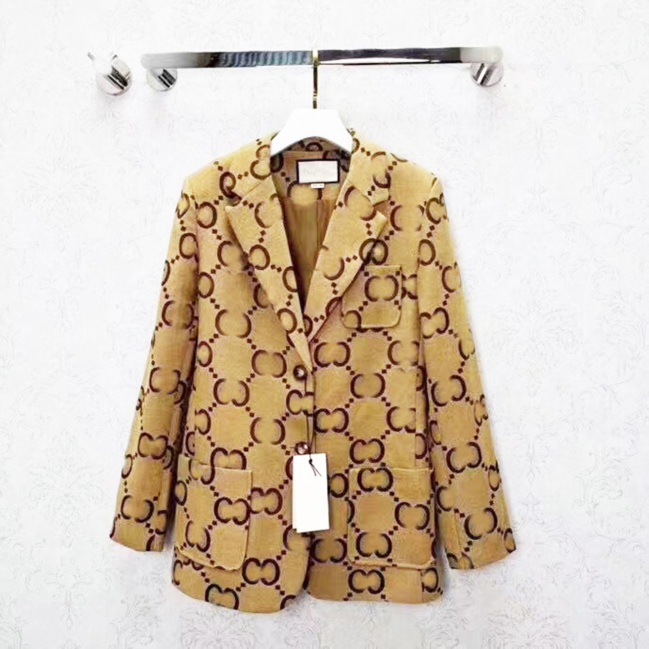 Medigo-171 fashion women suit designer clothes blazer with full letters 2022 spring new released tops, Shorts
Medigo-171 fashion women suit designer clothes blazer with full letters 2022 spring new released tops, Shorts