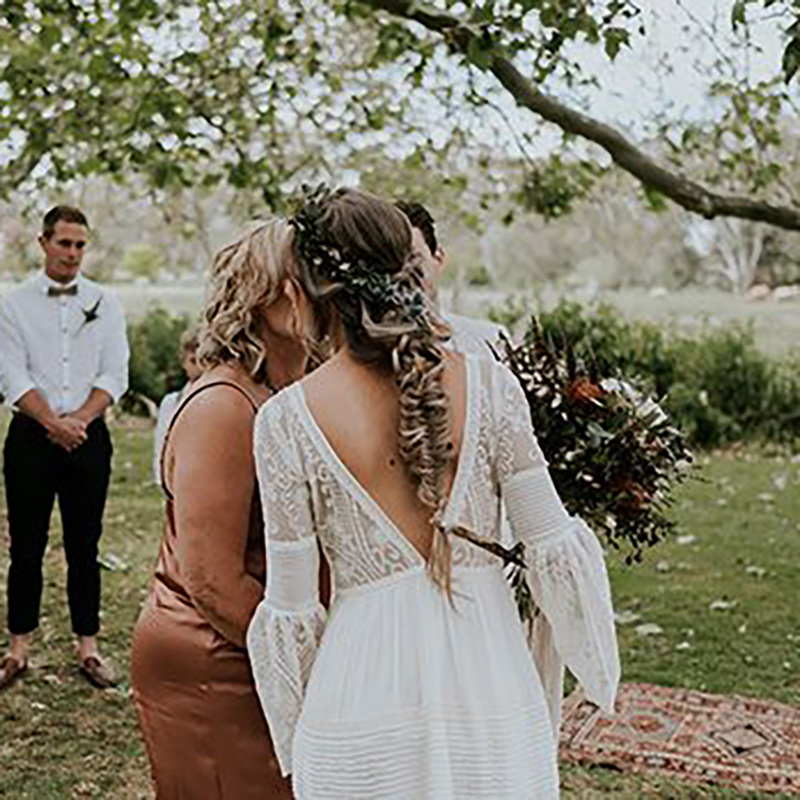 Hippies Lace Boho Wedding Dress Sexy V Neck Puff Sleeve Bohemian Beach Bride Dresses 2022 Backless Chiffon Outdoor Garden Bridal Dress Robe De Mariage