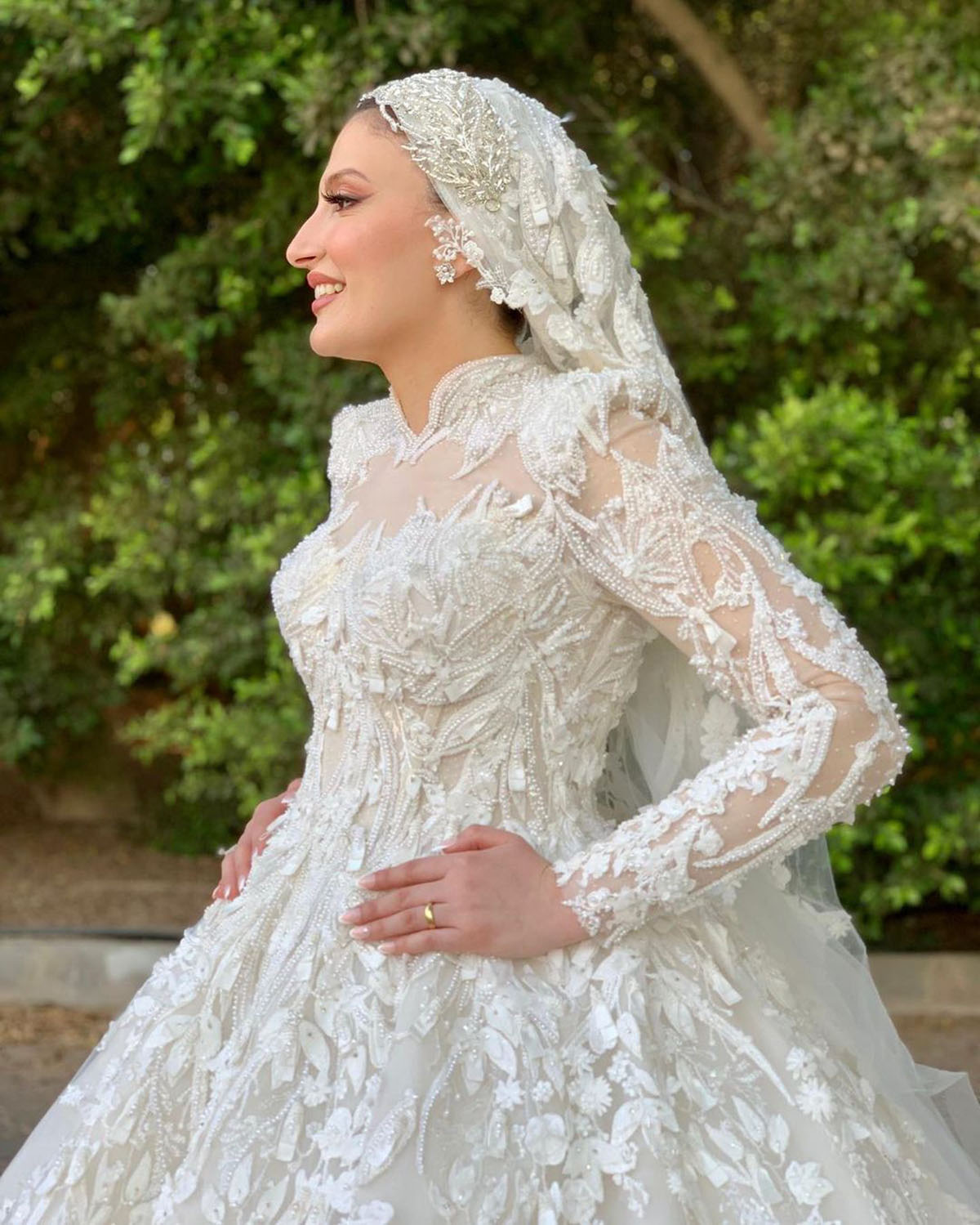 Muslim Ball Gown Wedding Dress High Neck 3D Floral Appliques Beads Long Sleeve Bridal Gowns Puffy Custom Made robe de soiree