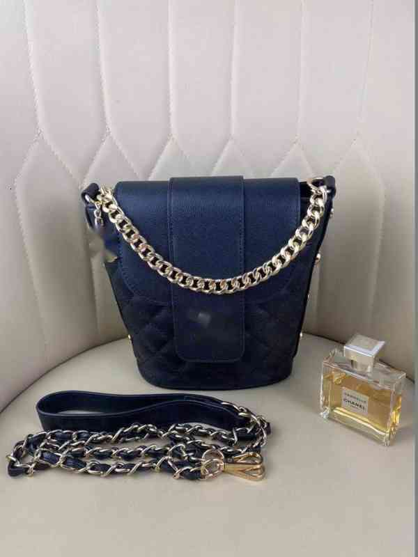 Evening Bags Brand design woman's Letter Quilted shoulder Chain CC bag lambskin handbag vintage messenger bags caviar Leather le boy 2.55 Fl W3KD, Black
Evening Bags Brand design woman's Letter Quilted shoulder Chain CC bag lambskin handbag vintage messenger bags caviar Leather le boy 2.55 Fl W3KD, Black