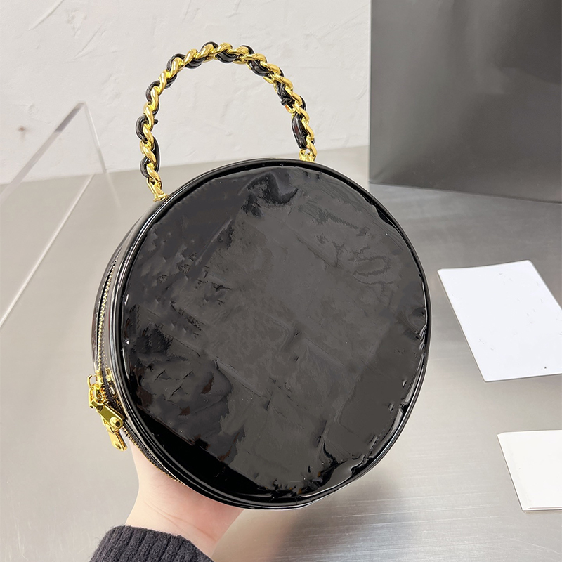 spring and summer new fashion bags heart-shaped handbag patent leather designer rhombus outdoor street Sacoche large messenger bag luxury, Black
spring and summer new fashion bags heart-shaped handbag patent leather designer rhombus outdoor street Sacoche large messenger bag luxury, Black