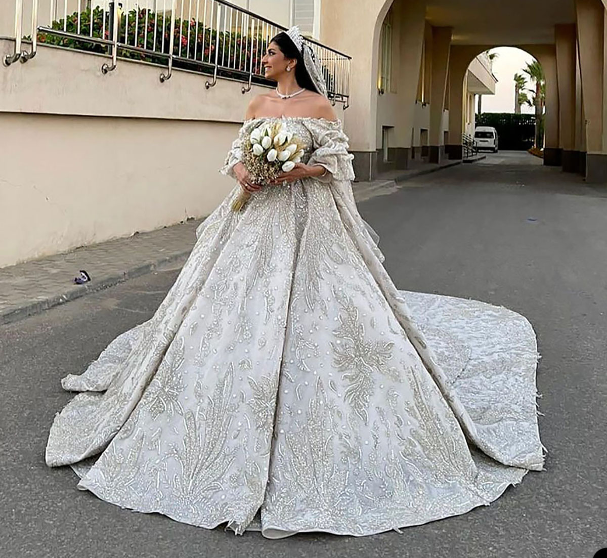 Exquisite Beads Wedding Dresses Ball Gown Luxurious Off The Shoulder Sequins Lace Arabic Crystal Bridal Dress Custom Made