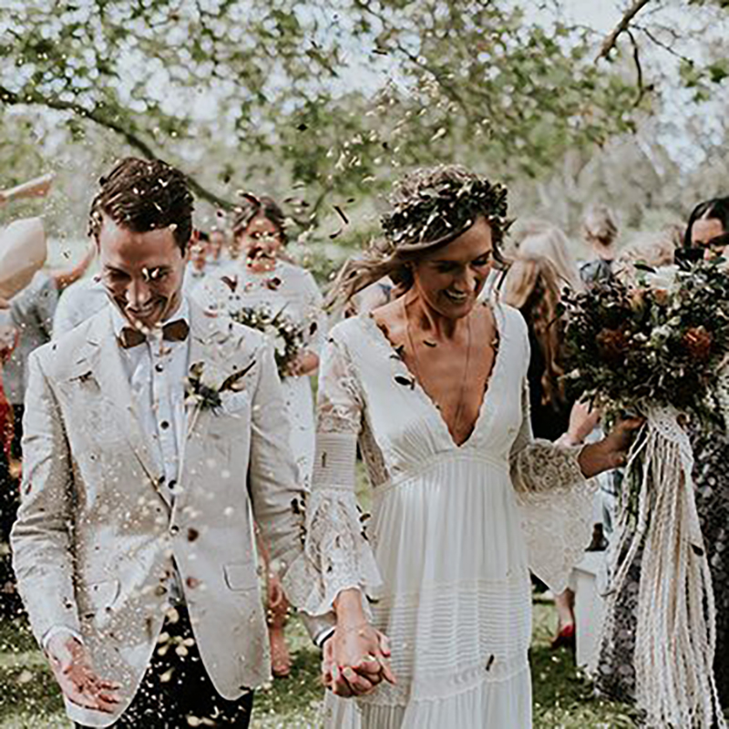 Hippies Lace Boho Wedding Dress Sexy V Neck Puff Sleeve Bohemian Beach Bride Dresses 2022 Backless Chiffon Outdoor Garden Bridal Dress Robe De Mariage