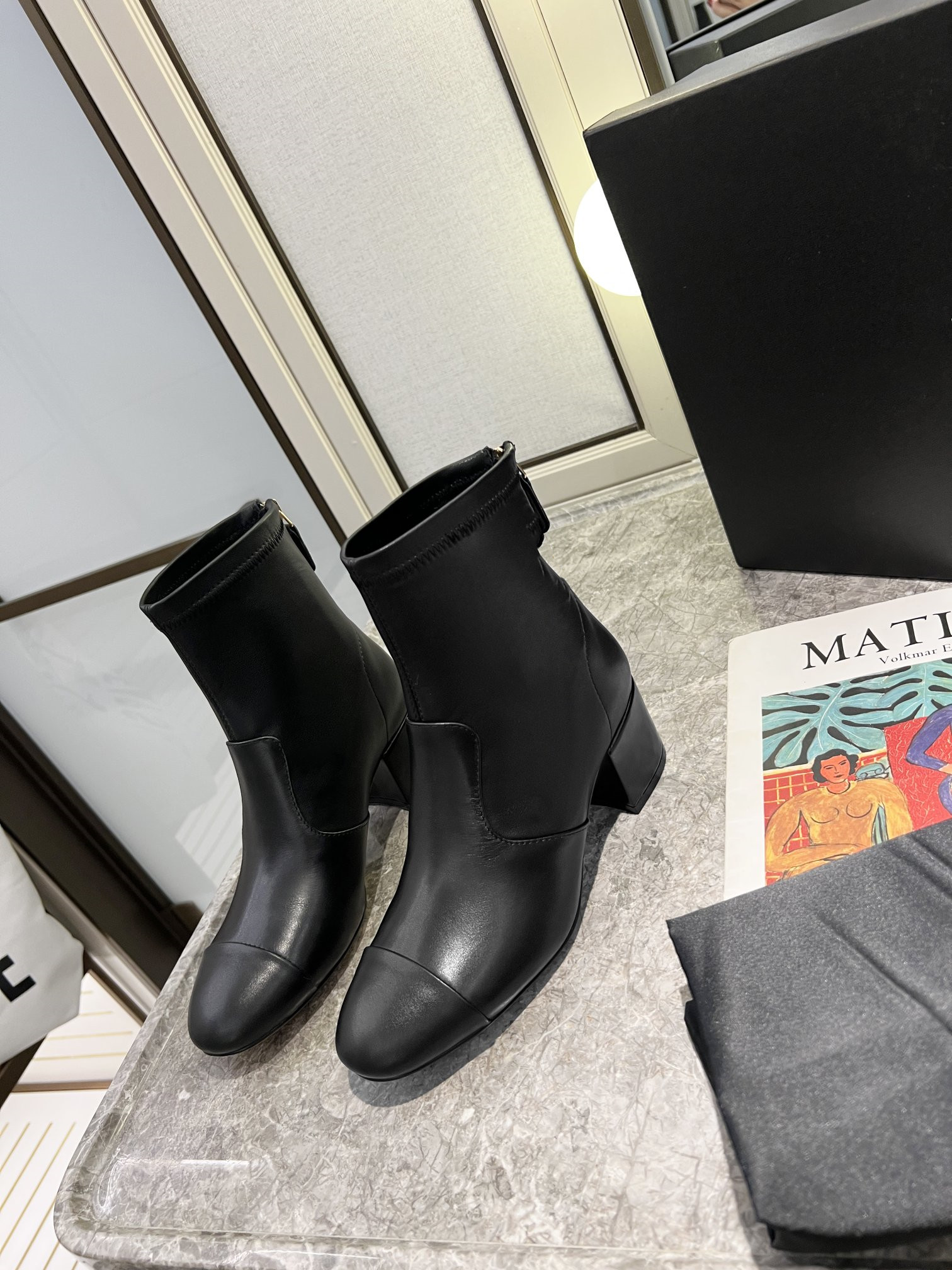 australia martin boots booties boot over knee designer high logo genuine leather middle lining comfortable fashionable latest style size for 35-41, Black
australia martin boots booties boot over knee designer high logo genuine leather middle lining comfortable fashionable latest style size for 35-41, Black