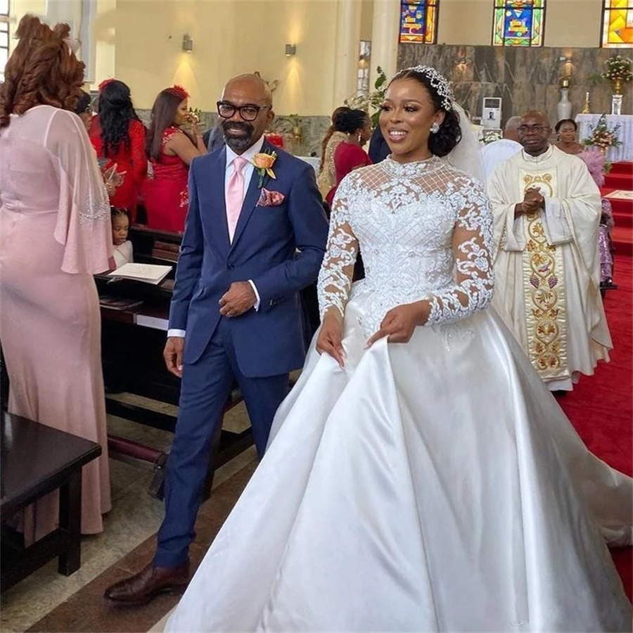 Plus Size Crystal Satin Wedding Dresses A Line Full Sleeves Vestidos African Country Garden Bridal Gowns Gorgeous Lace Applique, White
Plus Size Crystal Satin Wedding Dresses A Line Full Sleeves Vestidos African Country Garden Bridal Gowns Gorgeous Lace Applique, White