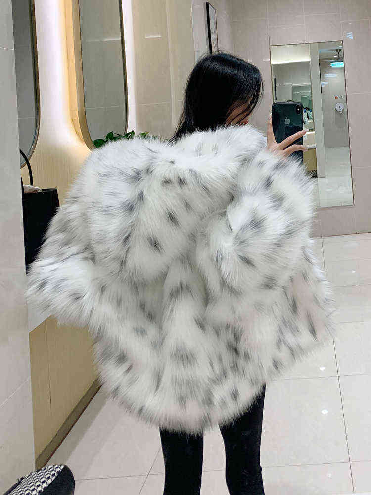 High-End White Fur Hooded Fur Coat Female 2021 New Winter Clothes Fashion Luxury Mid-Length Thick Warm Jacket All-matching T220816
High-End White Fur Hooded Fur Coat Female 2021 New Winter Clothes Fashion Luxury Mid-Length Thick Warm Jacket All-matching T220816