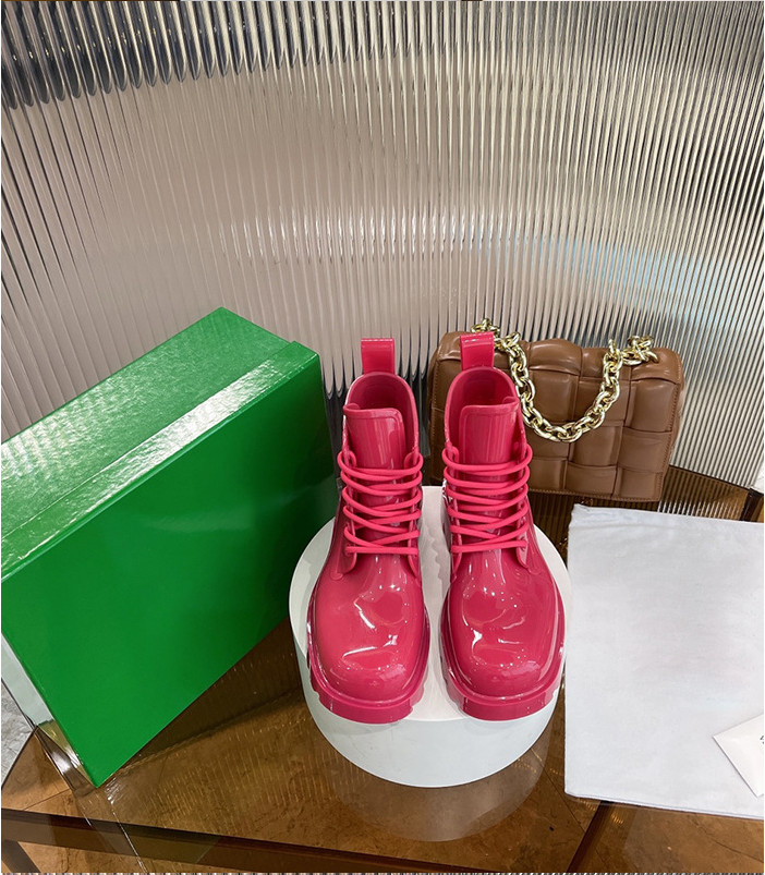 Designer Bare Boots Classic Men Women Lace-Up Boots Jelly Colorblock Rubber Outsole Man Thick Sole Adventure Travel Essential Fall Winter Rain Boot, Without box
Designer Bare Boots Classic Men Women Lace-Up Boots Jelly Colorblock Rubber Outsole Man Thick Sole Adventure Travel Essential Fall Winter Rain Boot, Without box