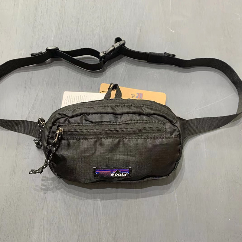 Designer Bags Mini Hip 1L Mini Causal Outdoor Waist Bag for Men and Women, 18.5*10*5cm
Designer Bags Mini Hip 1L Mini Causal Outdoor Waist Bag for Men and Women, 18.5*10*5cm