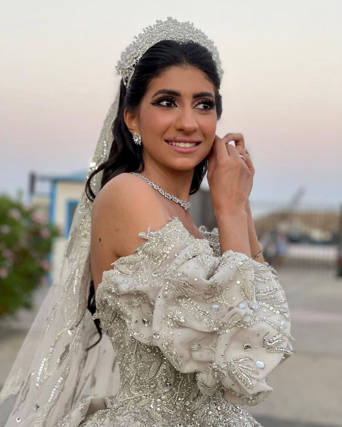 Exquisite Beads Wedding Dresses Ball Gown Luxurious Off The Shoulder Sequins Lace Arabic Crystal Bridal Dress Custom Made