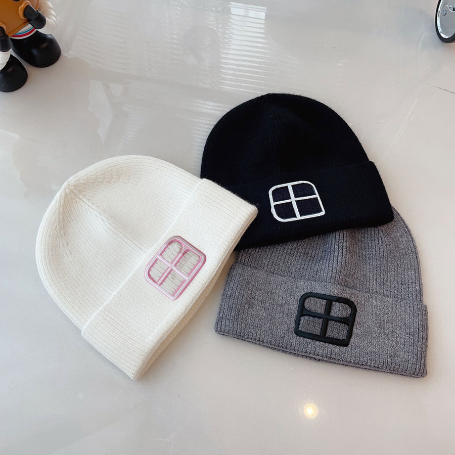 Designer Beanie Cap for Man Woman Winter Knitted Hat Fashion Skull Caps Bucket Hats 3 Color High Quality, C1
Designer Beanie Cap for Man Woman Winter Knitted Hat Fashion Skull Caps Bucket Hats 3 Color High Quality, C1