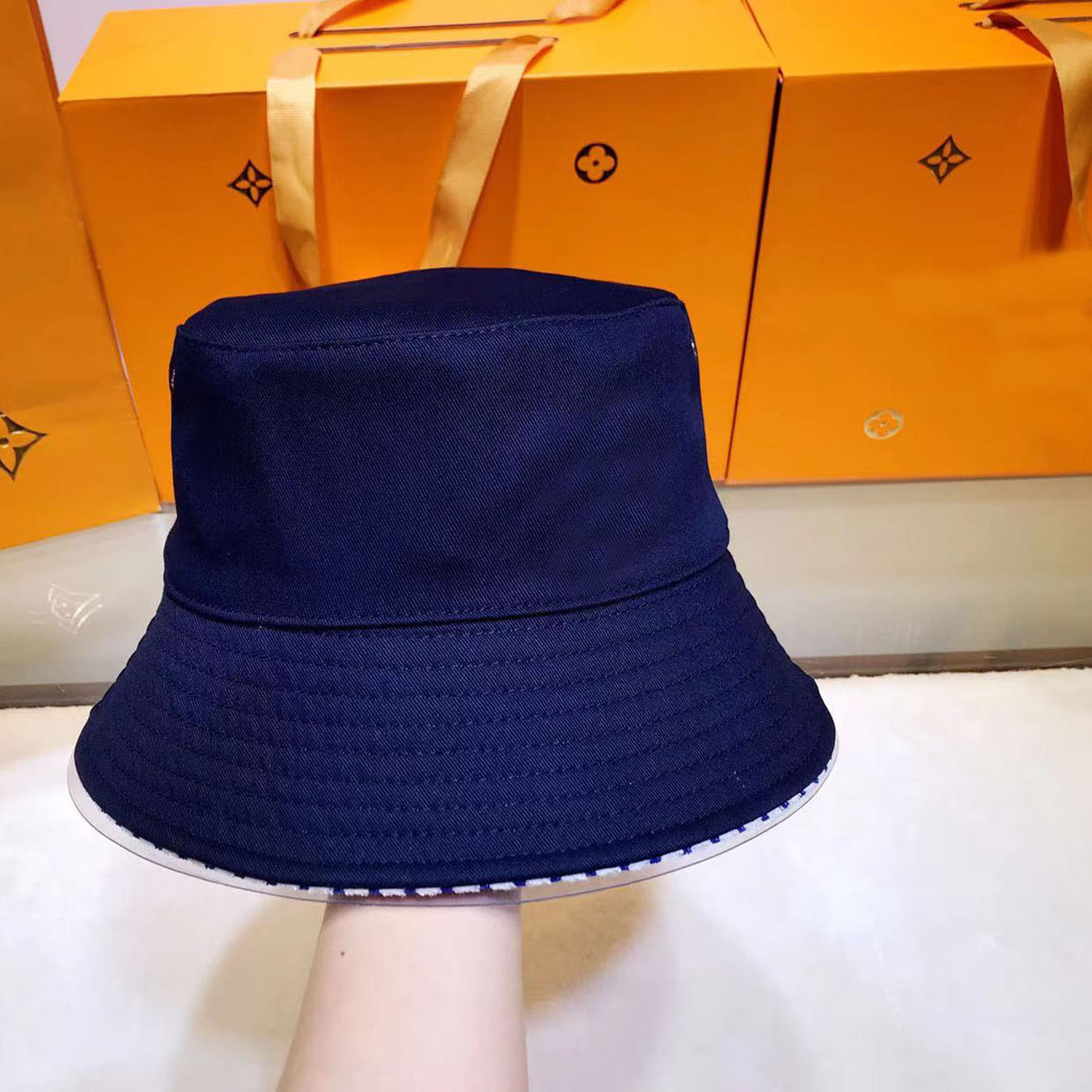 22ss Presbyopia Design Wide Brim Hats Fashion Stripe Letter Print Fisherman Hat PU Leather Brand Designer Women Ball Cap Foldable Travel Sunshade, Blue
22ss Presbyopia Design Wide Brim Hats Fashion Stripe Letter Print Fisherman Hat PU Leather Brand Designer Women Ball Cap Foldable Travel Sunshade, Blue