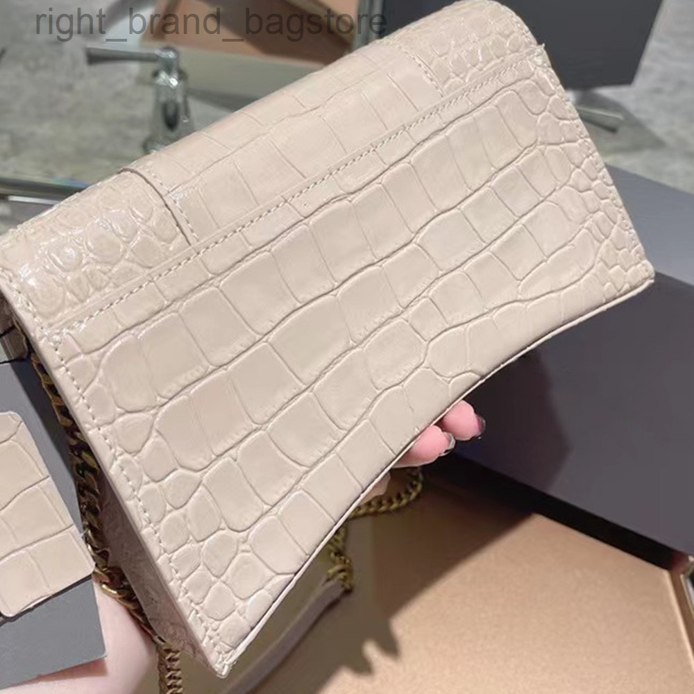 Light luxury women s bag 2022 hot new product hourglass bag unique design crocodile leather texture fashionable foreign style un W220812, 196245
Light luxury women s bag 2022 hot new product hourglass bag unique design crocodile leather texture fashionable foreign style un W220812, 196245