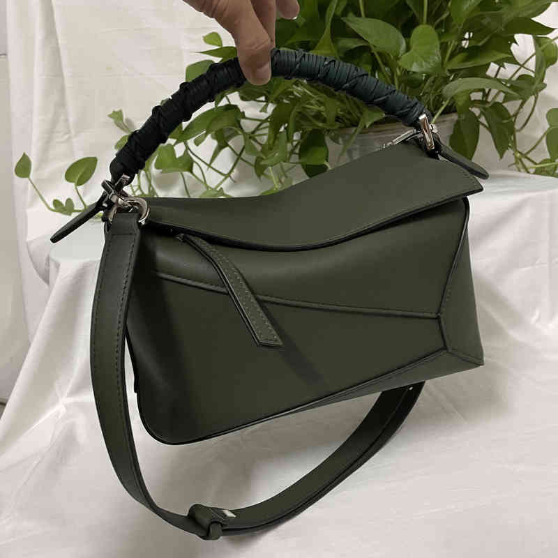 Desiger bags new style Loew's Puzzle edge handbag small cattle leather geometric splicing color matching versatile women's Single Shoulder Messenger Bag high sense, Green
Desiger bags new style Loew's Puzzle edge handbag small cattle leather geometric splicing color matching versatile women's Single Shoulder Messenger Bag high sense, Green