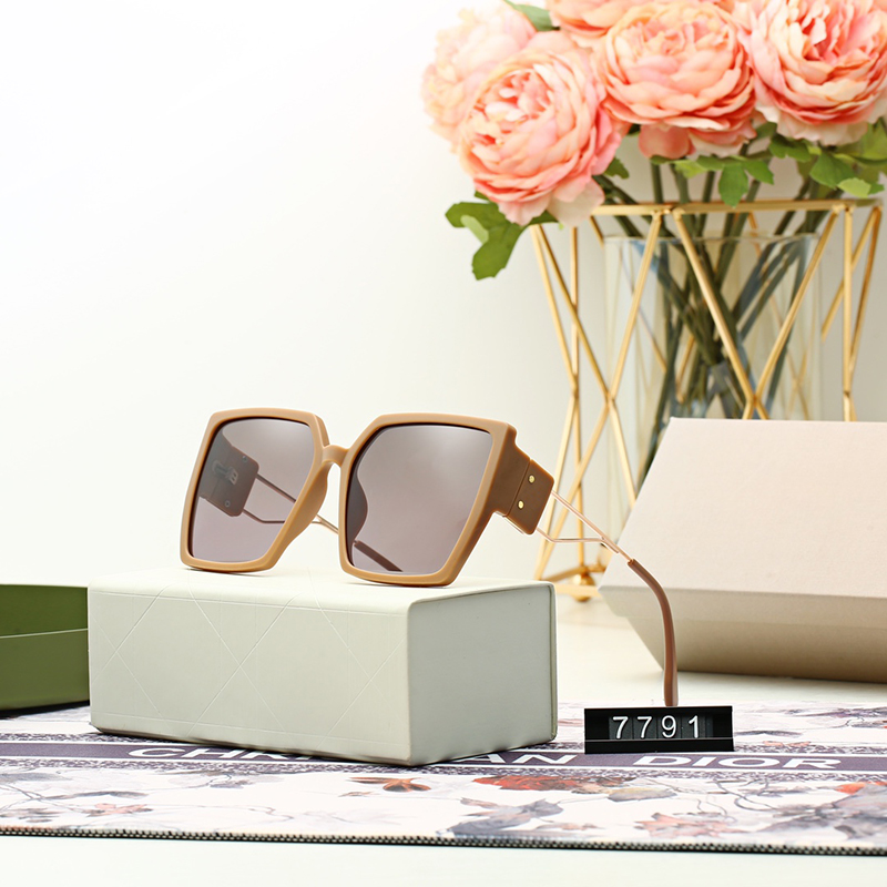 Men Classic Brand Retro women Designers Sunglasses 2022 Luxury Designer Eyewear Club Bands master Metal Frame Polaroid Lens
Men Classic Brand Retro women Designers Sunglasses 2022 Luxury Designer Eyewear Club Bands master Metal Frame Polaroid Lens