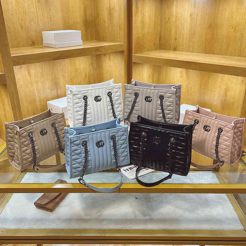 Designer Women's Handbag Top Original Fashion New Brand Large Capacity Leather Lettering Shopping Bag Tote Bag G220810, Blue
Designer Women's Handbag Top Original Fashion New Brand Large Capacity Leather Lettering Shopping Bag Tote Bag G220810, Blue