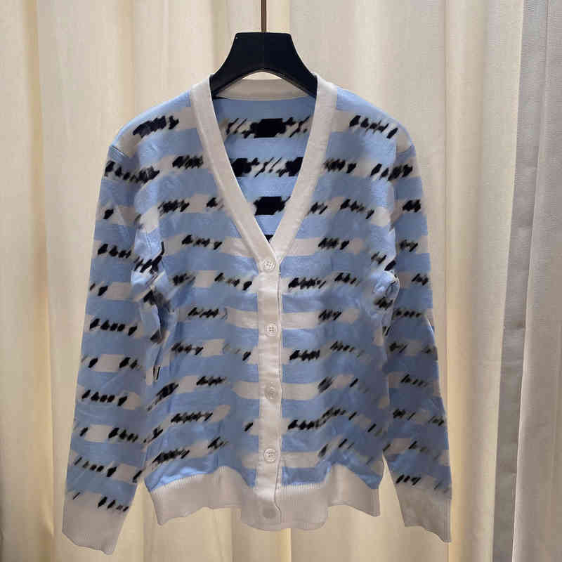 Designer Womens Stripe Splicing Sweaters MIU Letter Logo Print Sweater V-neck Button Cardigan Knit Jackets Luxury Women Clothing Apparel 0515, 18
Designer Womens Stripe Splicing Sweaters MIU Letter Logo Print Sweater V-neck Button Cardigan Knit Jackets Luxury Women Clothing Apparel 0515, 18
