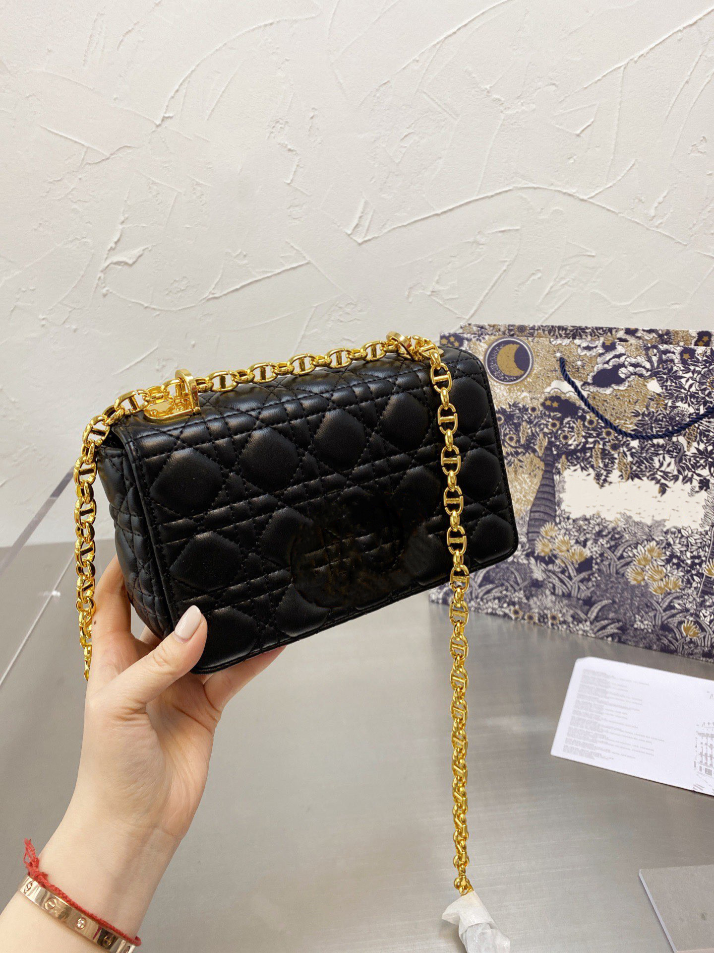 Fashion Women handbag luxury brand designer shoulder bag 2022 chain high-quality lambskin and metal hardware Crossbody bags will never fade, Box
Fashion Women handbag luxury brand designer shoulder bag 2022 chain high-quality lambskin and metal hardware Crossbody bags will never fade, Box