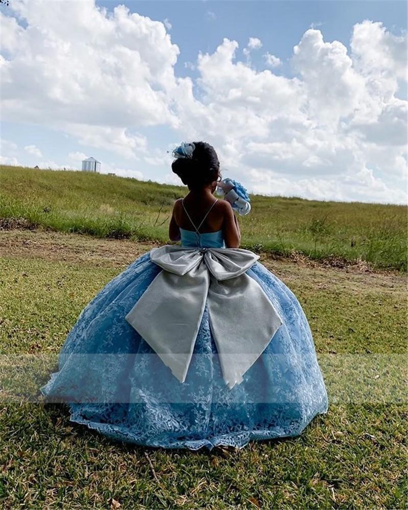 2022 Light Blue Girls Pageant Dresses Lace Appliques With Silver Big Bow Flower Girl Dress Children Long Spaghetti Straps Kids Birthday Gowns Sweep Tr