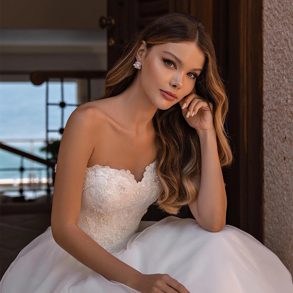 Elegant A-Line Wedding Dresses Long Sleeves Halter Sweetheart Hollow Lace Appliques Sequins Sweep Floor Length Ruffles Lace-up Plus Size Boho Wedding 