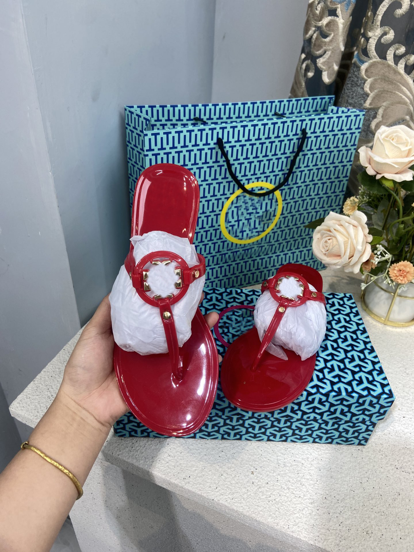 Miller Sandal Flip Flops Designer Leather Slides Women Hollowed out Pattern Tories Rubber Slippers Summer Fashion Classic Sandals Size 35-42, Customize
Miller Sandal Flip Flops Designer Leather Slides Women Hollowed out Pattern Tories Rubber Slippers Summer Fashion Classic Sandals Size 35-42, Customize