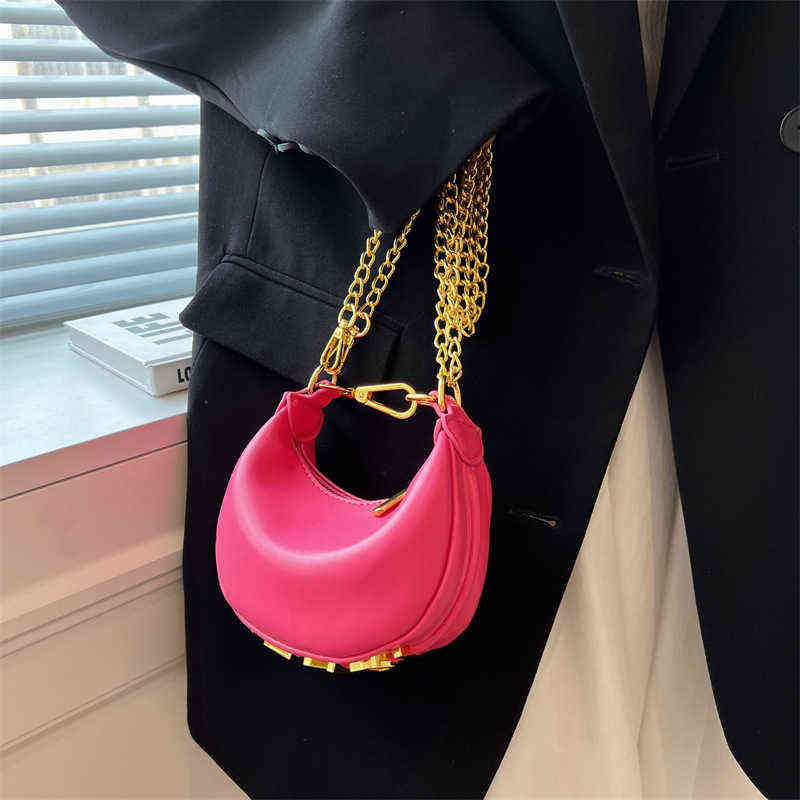 2022 early spring new wrist bag Mrs. Chen One Shoulder Messenger Bag chain letter hand Purses, White
2022 early spring new wrist bag Mrs. Chen One Shoulder Messenger Bag chain letter hand Purses, White