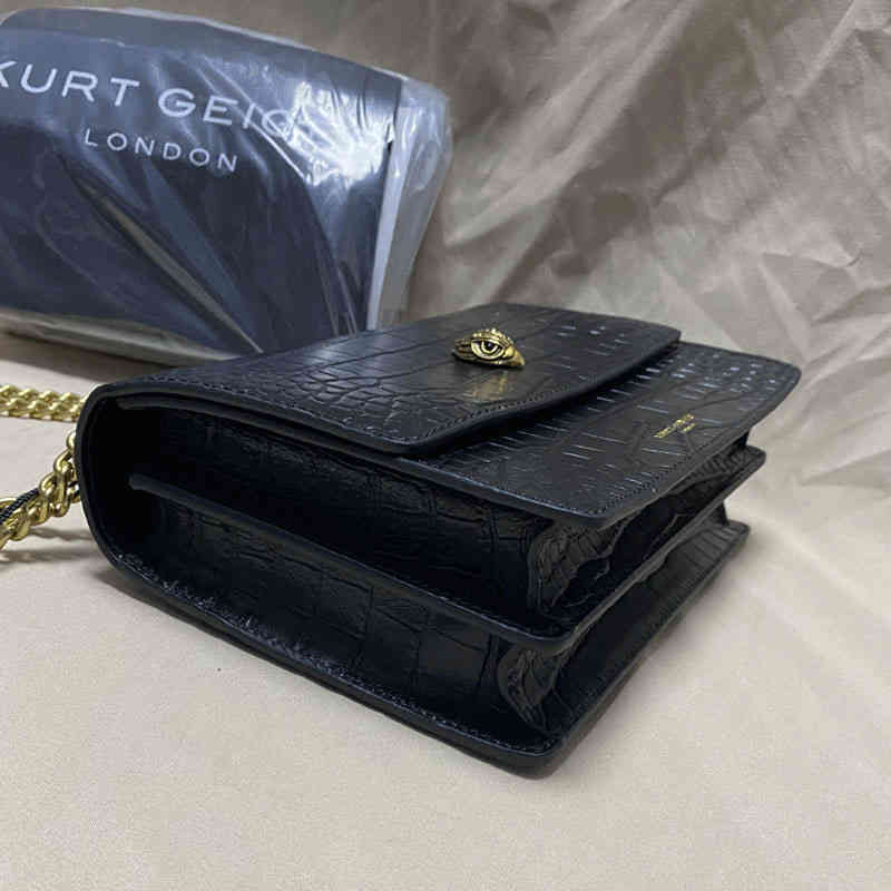 kurt gei British Kurt Eagle head shoulder Bag Counter women Cowhide Shoulder crossbody bags Diagonal Chain Small Square Bag 220818 12MR, Black--gold chain--20cm
kurt gei British Kurt Eagle head shoulder Bag Counter women Cowhide Shoulder crossbody bags Diagonal Chain Small Square Bag 220818 12MR, Black--gold chain--20cm
