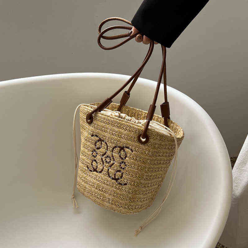 Handbags vegetable basket large capacity woven paper grass solid hand fresh spring and summer messenger straw, 5539
Handbags vegetable basket large capacity woven paper grass solid hand fresh spring and summer messenger straw, 5539